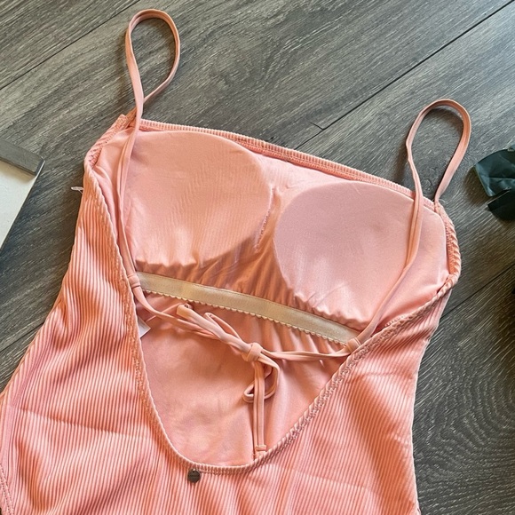 Garage denim ribbed one piece swimsuit in peach. Size M NWOT! - Picture 5 of 9